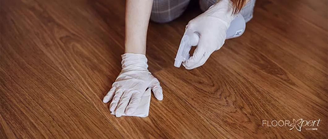 hand cleaning laminate flooring